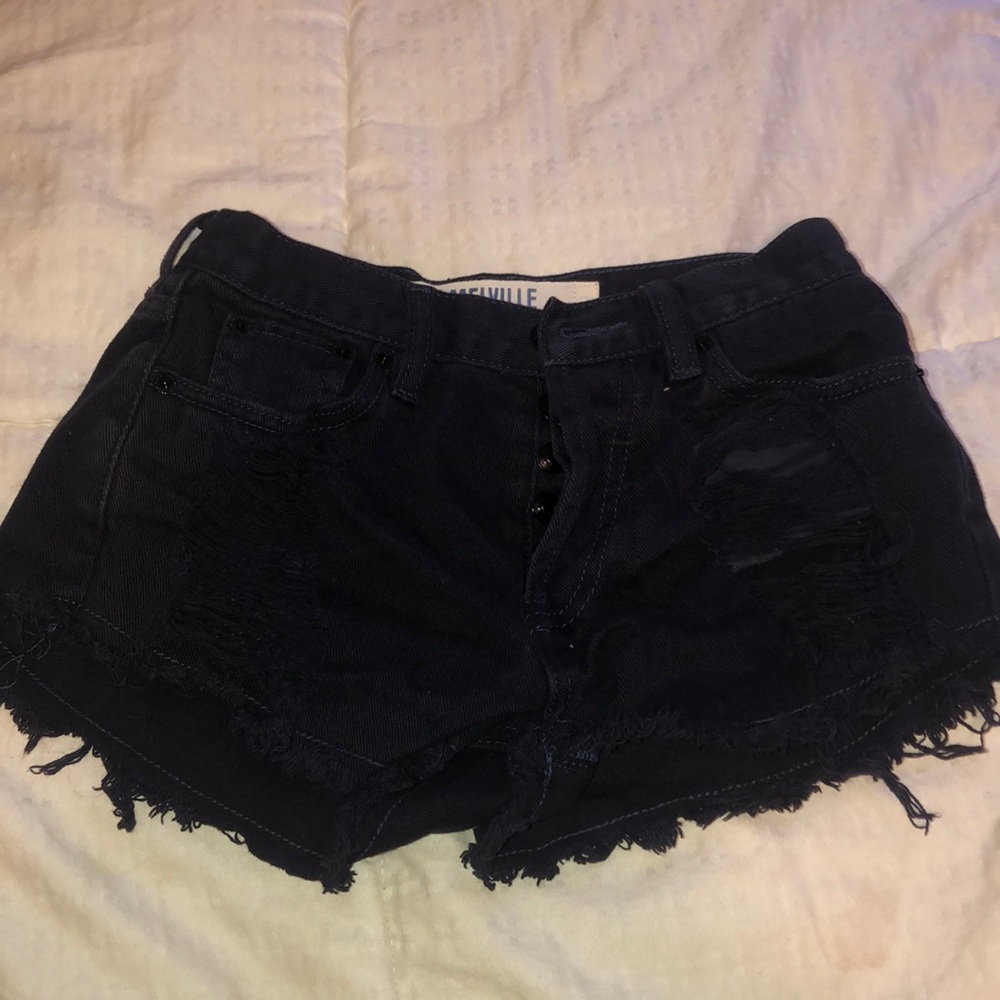 Brandy melville distressed booty short